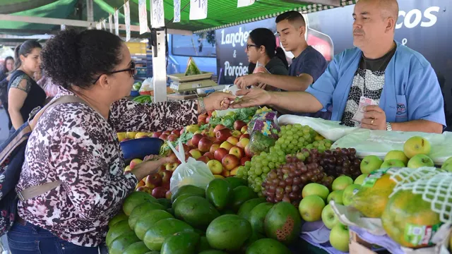 Barracas de feira livre em São José dos Campos