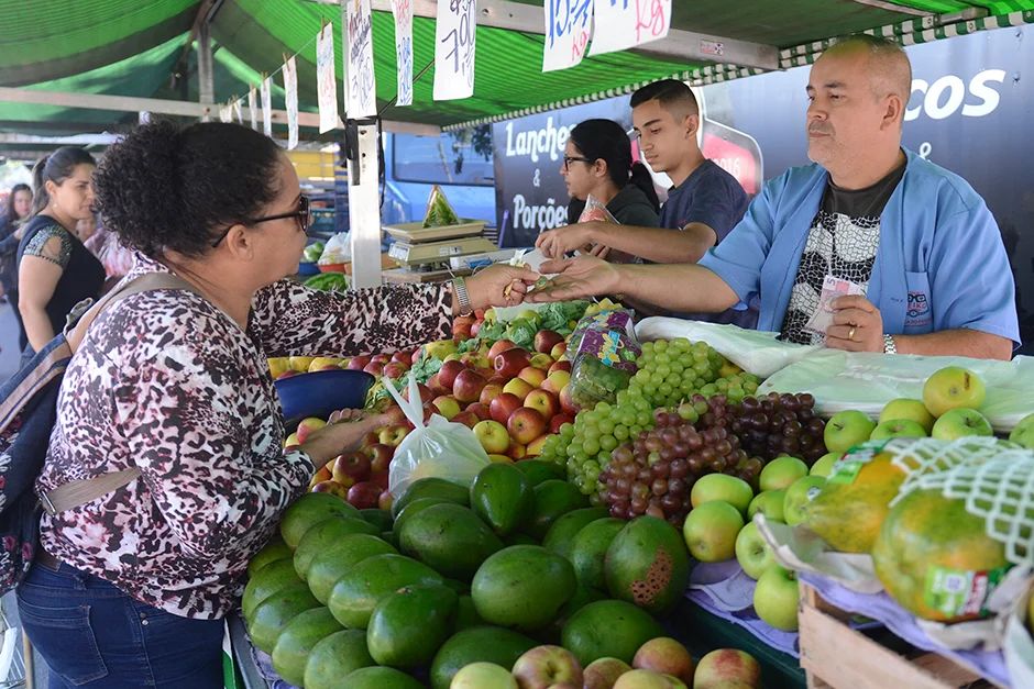 Barracas de feira livre em São José dos Campos