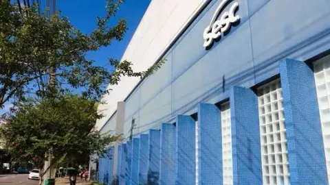 Capa provisória com o nome do Sesc São José dos Campos