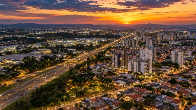 Rua residencial na Zona Leste de São José dos Campos